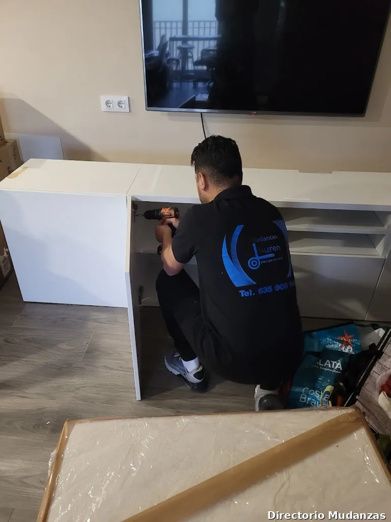 Mudances Lauren, Mudances Vic