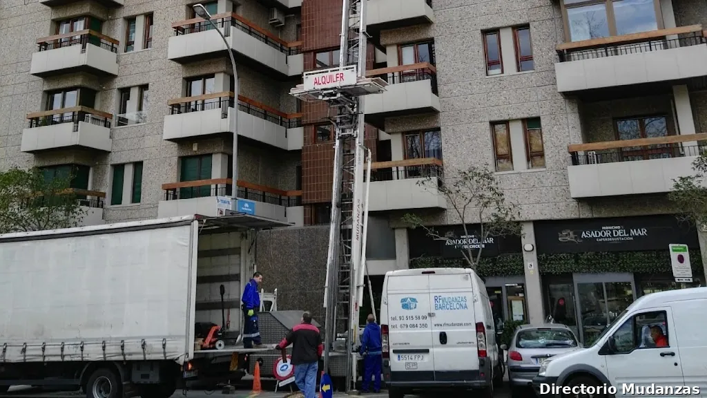 RF Mudanzas Badalona | Plataforma Elevadora