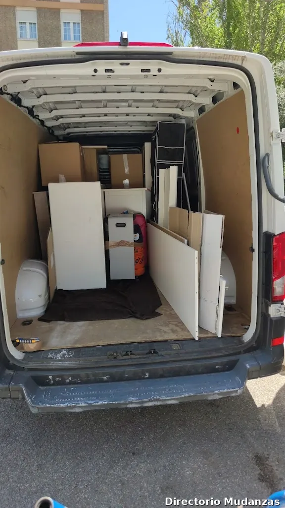 MUDANZAS Y TRANSPORTES LOJA